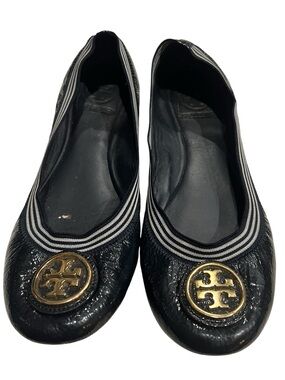 Tory Burch Caroline ballet flats in navy blue patent leather. Size 8